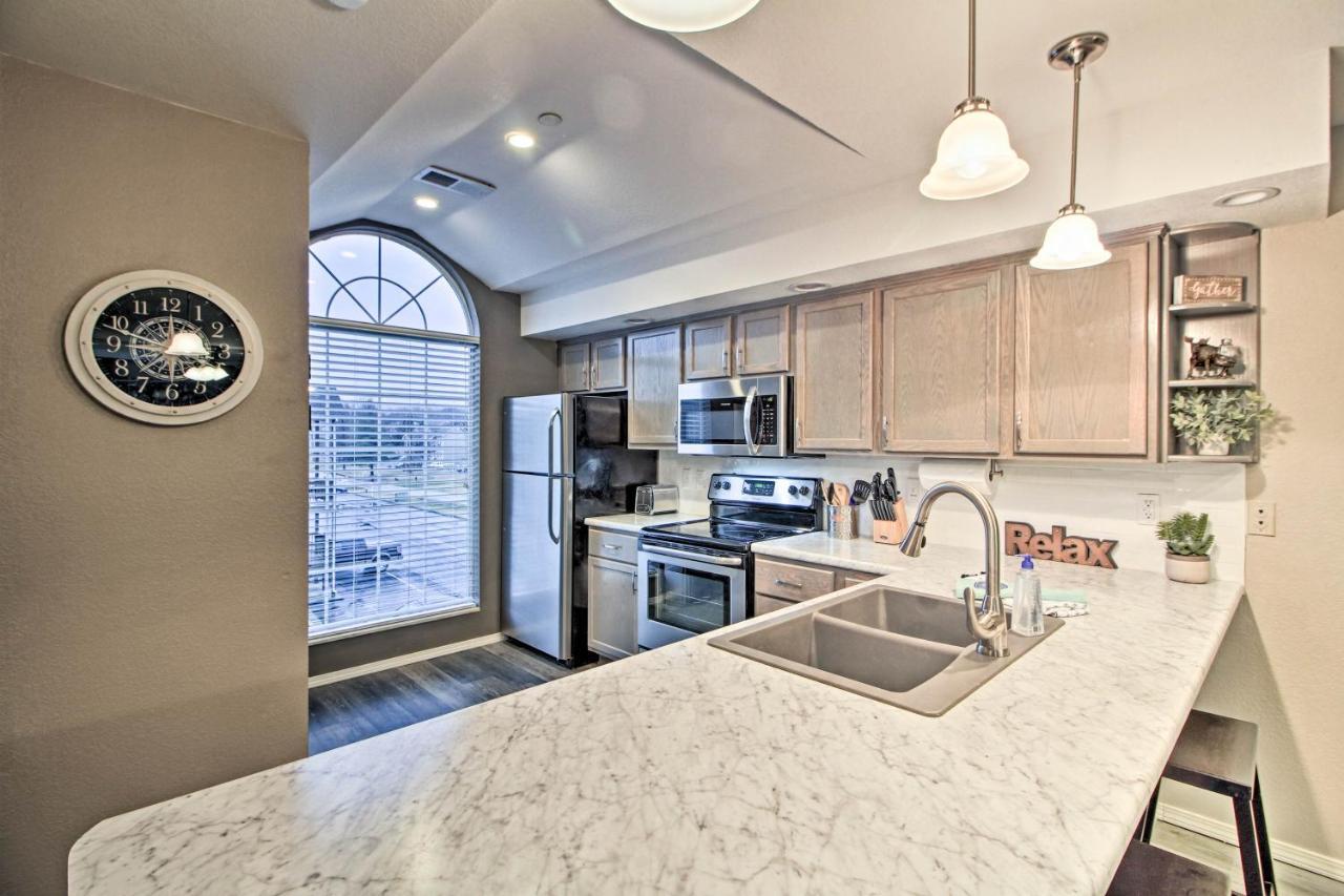 Updated Lake Taneycomo Condo With Screened Porch! Бренсън Екстериор снимка